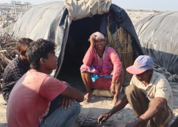 परिवार पाल्न नौ महिना बगरमा बास