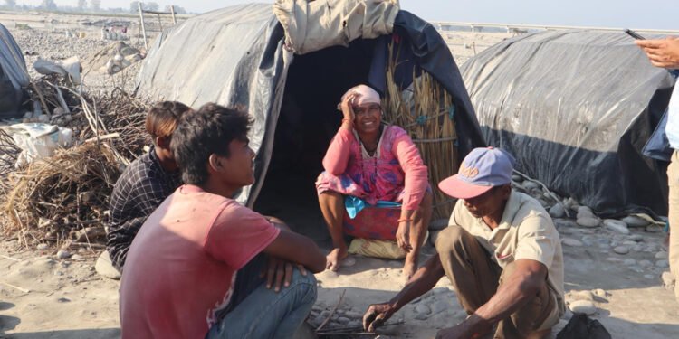 परिवार पाल्न नौ महिना बगरमा बास