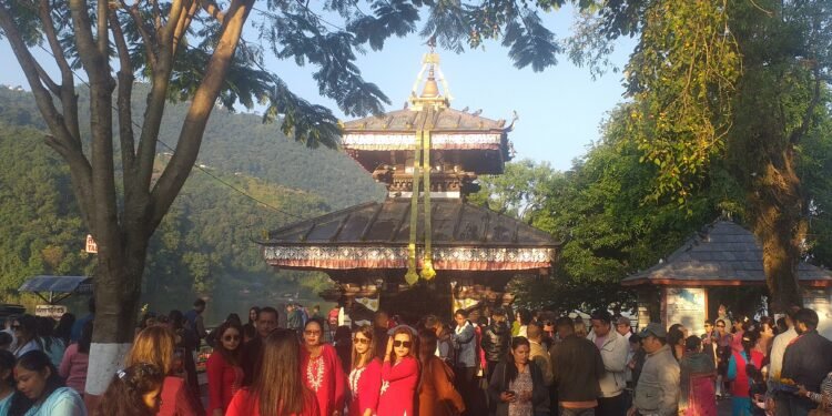 फेवातालको बीचमा अवस्थित वाराही मन्दिर पुनःनिर्माण गरिँदै