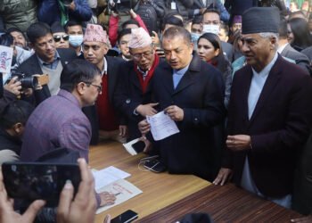 कांग्रेस संसदीय दलको नेताको लागि देउवा र थापाको उम्मेदवारी दर्ता