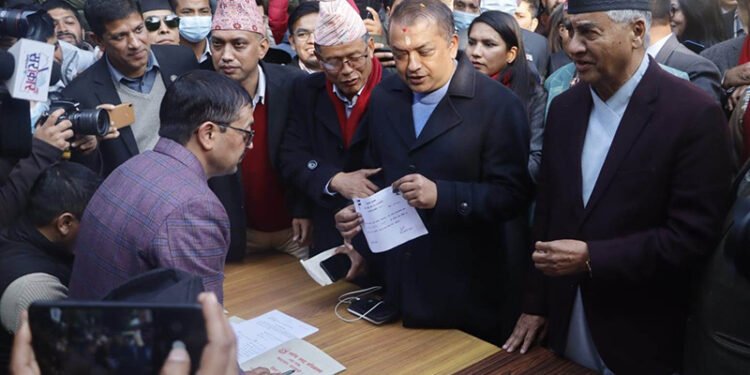 कांग्रेस संसदीय दलको नेताको लागि देउवा र थापाको उम्मेदवारी दर्ता