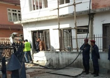 गोकुल बास्कोटाको घरमा शंकास्पद वस्तु फेला
