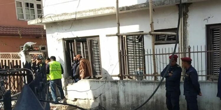 गोकुल बास्कोटाको घरमा शंकास्पद वस्तु फेला