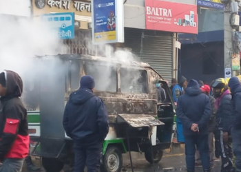 काठमाडौंमा गुडिरहेको टेम्पोमा आगो लाग्यो