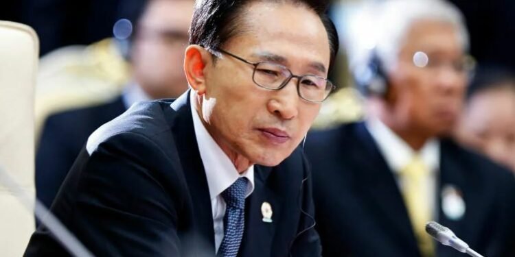 दक्षिण कोरियाका पूर्वराष्ट्रपति लीको जेल सजाय मिनाहा