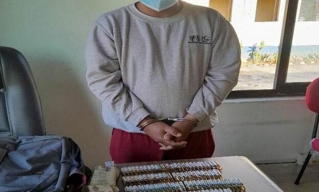 लागु औषधसहित एक युवा पक्राउ
