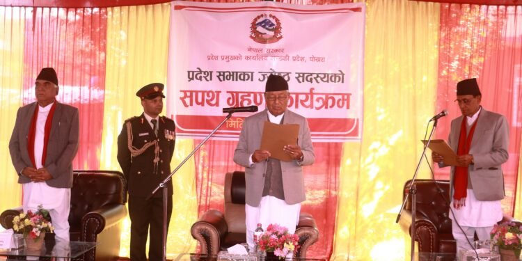 गण्डकी प्रदेश सभाका ज्येष्ठ सदस्य बस्यालको सपथ