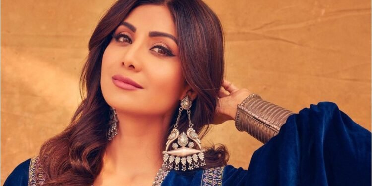 फोटोग्राफरसँग किन रिसाइन् शिल्पा