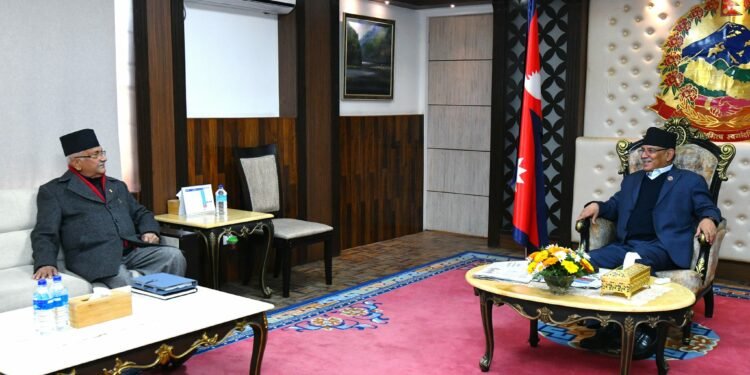 प्रधानमन्त्री प्रचण्डलाई भेट्न ओली बालुवाटारमा