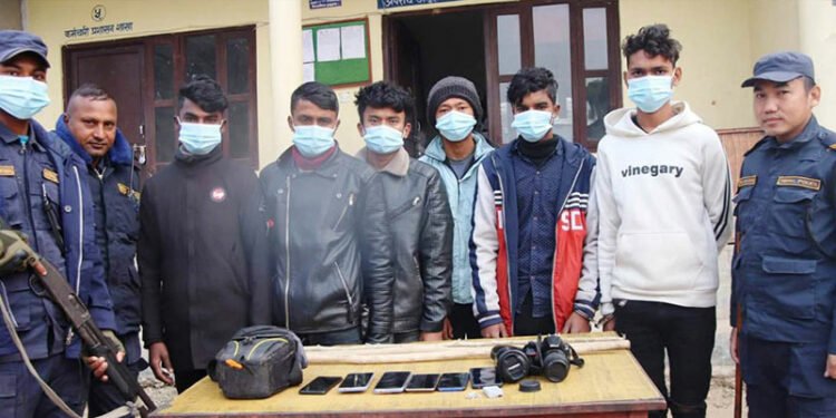 सीआईडी हौं भन्दै लुटपाट गरेको आरोपमा ६ जना पक्राउ