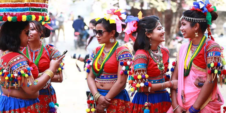 दाङमा थारुहरुको पर्व माघीको रौनक सुरु