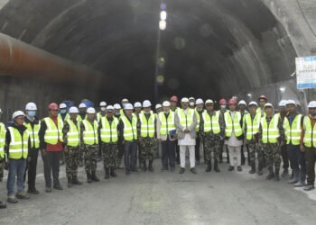 रक्षामन्त्री र प्रधानसेनापतिले गरे फास्ट ट्र्याकको निरीक्षण