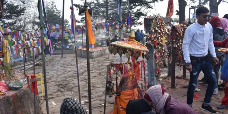 ‘लिफ्टिङ’ प्रविधिबाट पाथीभरा मन्दिरमा खानेपानी