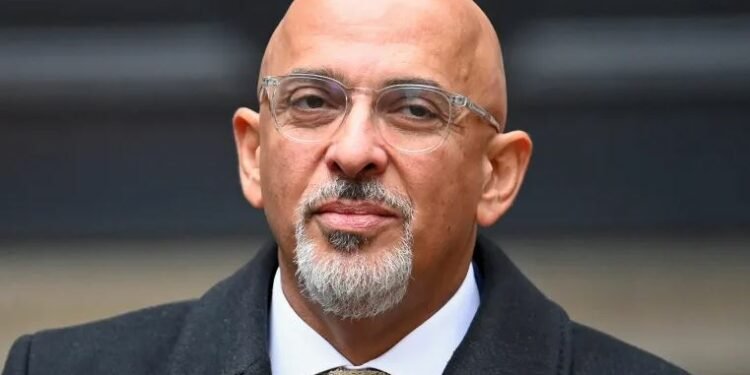 वेलायती प्रधानमन्त्री सुनकले गरे आफ्नै अध्यक्षलाई बर्खास्त