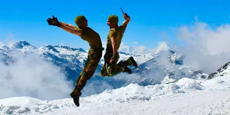 धारिलो हतियारद्वारा हुने आक्रमणको प्रतिरोध गर्न भारतीय सेनाले ‘मार्शल आर्टस्’ को तालिम प्रदान गर्ने