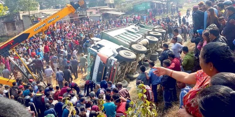 नेपालमा सडक दुर्घटनाको बढ्दो, प्रतिवर्ष २५ सयले गुमाउछन् ज्यान !