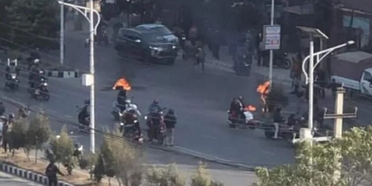 आचार्यद्वारा संसद् भवन अगाडि आत्मदाहको प्रयास