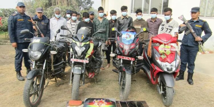 सिरहामा ब्राउन सुगरसहित ९ जना पक्राउ