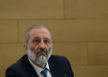 इजरायली स्वास्थ्यमन्त्री डेरी पदबाट बर्खास्त