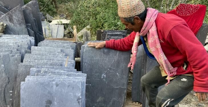 सङ्कटमा परम्परागत ढुङ्गाखानी