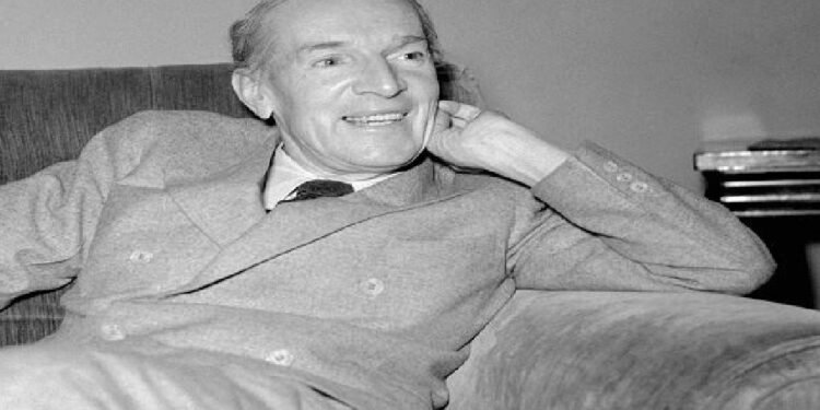 सफलताको कथाः अप्टन सिंक्लेयर यसरी बने सफल