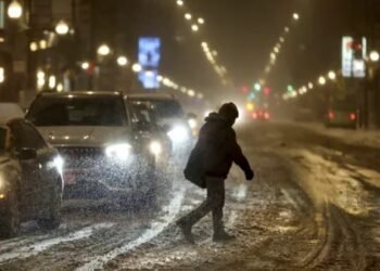 क्यालिफोर्नियामा आँधी र हिमपातले जनजीवन कष्टकर