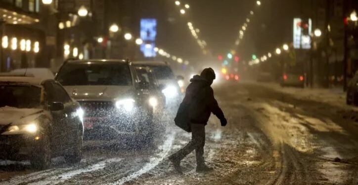 क्यालिफोर्नियामा आँधी र हिमपातले जनजीवन कष्टकर