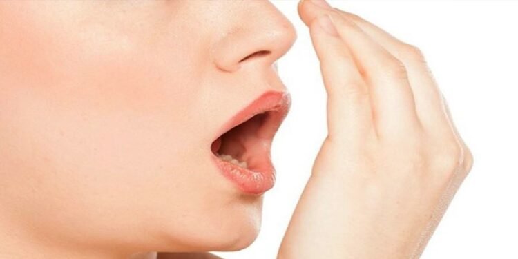 मुख गन्हाउने समस्या छ ? यसरी गर्नुहोस् घरेलु उपचार