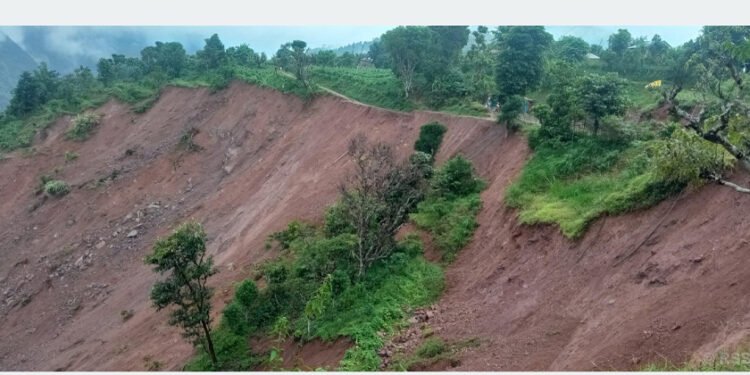 लिदी पहिरोबाट विस्थापित ४१ घरधुरीले पाए जग्गाधनी पुर्जा