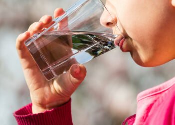 स्वस्थ शरीरका लागि पानी कसरी पिउने ?