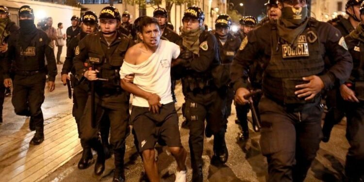 पेरूको प्रदर्शनमा ज्यान गुमाउनेको संख्या ४२ पुग्यो