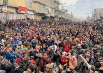 सरकारले आतंकवाद र जघन्य अपराध नियन्त्रण गर्न नसकेको भन्दै पाकिस्तानमा प्रदर्शन