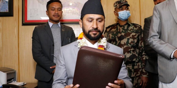 किन हटाए गृहमन्त्री रविले अगुवा र पछुवा सुरक्षाकर्मीका गाडी ?