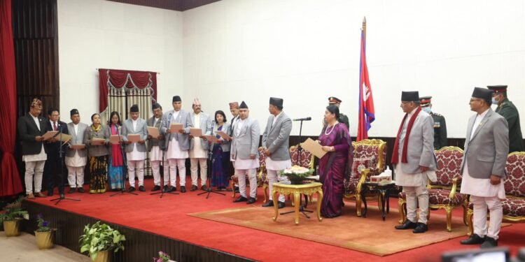 नवनियुक्त मन्त्री र राज्यमन्त्रीले लिए शपथ