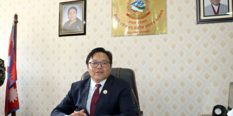 पर्यटनमन्त्री किरातीले लिए पूर्वसचिवसँग सुझाव
