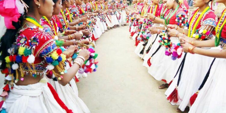 थारु राष्ट्रिय साहित्य सम्मेलन हुँदै