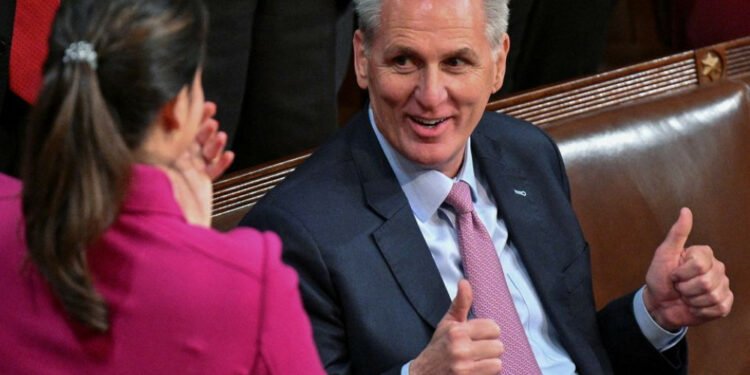 १५औं चरणको मतदानमा अमेरिकी सभामुख चुनिए म्याककार्थी