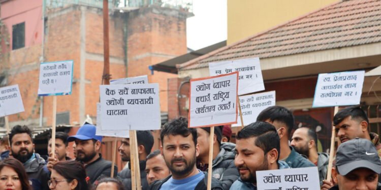 बैंकको उच्च ब्याजदरले ल्याएको समस्या समाधान गरी लगानीमैत्री वातावरण बनाउन व्यवसायीको माग