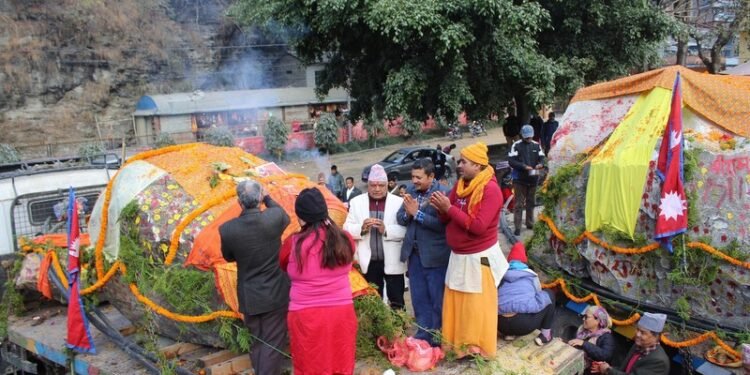 अयोध्या पुग्यो कालीगण्डकी नदीबाट उत्खनन गरिएको शिला