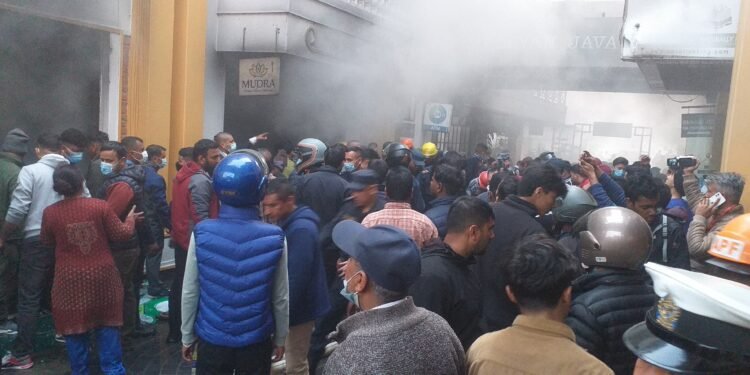 पोखराको लेकसाइडमा आगलागी