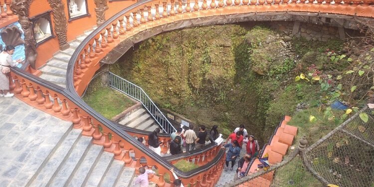 पर्यटकको प्रमुख गन्तव्य बन्दै गुप्तेश्वर गुफा