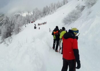 हिम पहिरोमा परी अस्ट्रियामा आठ जनाको मृत्यु