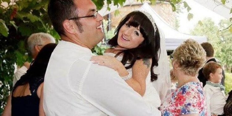 ६ फिटे दुलाहाको २ फिटे दुलही