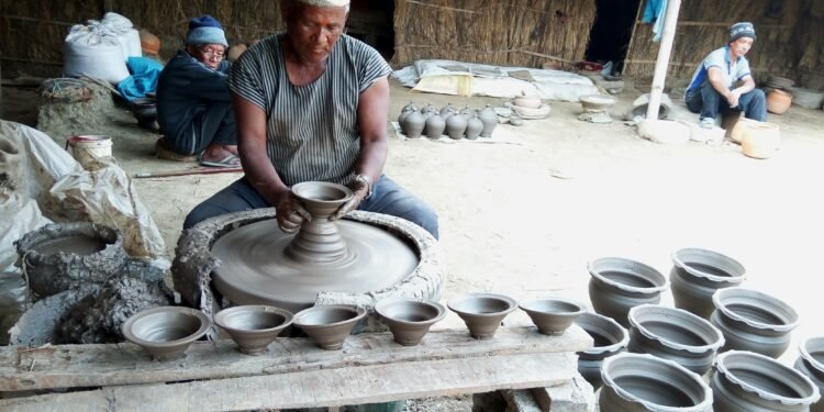 परम्परा धान्दै एक्ला प्रजापती !