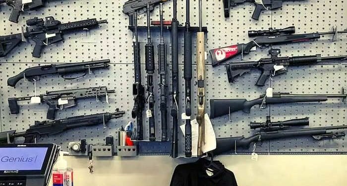 अमेरिकामा बन्दुक बोकेर रवाफ देखाउनेहरु बढे, ०२२ मै विमानस्थलबाट ६ हजार बढी बन्दुक जफत