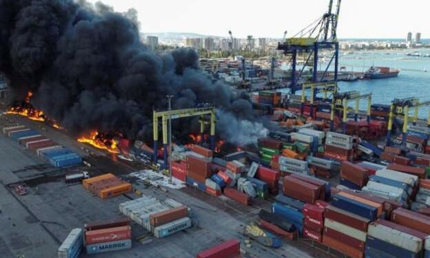 टर्कीमा भूकम्पका कारण बन्दरगाहमा भीषण आगलागी