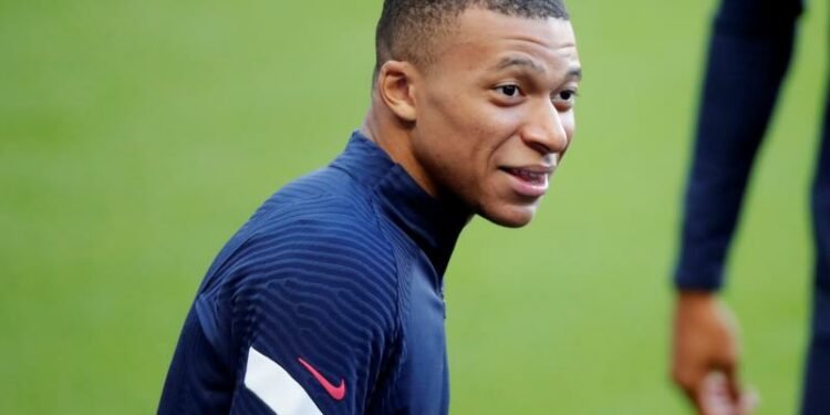 चोटका कारण तीन साता मैदान बाहिर एम्बाप्पे