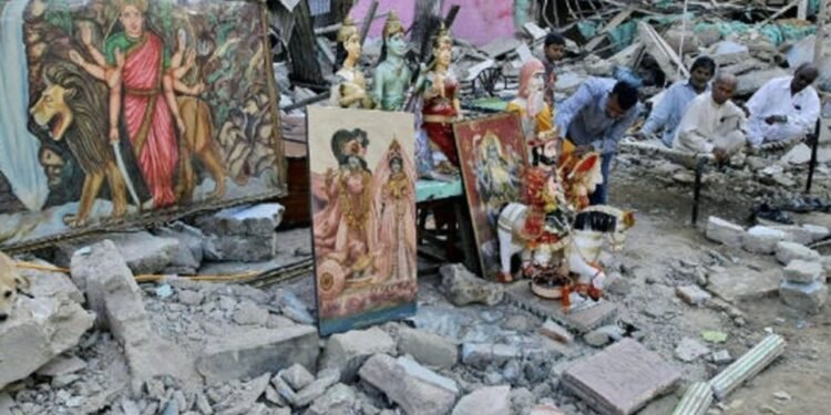 बंगलादेशमा कम्तीमा १४ हिन्दू मन्दिरमा तोडफोड