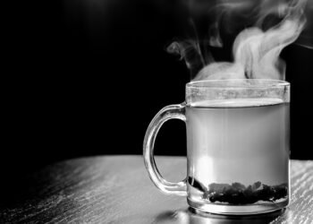 यस्ता छन् बिहानै तातो पानी पिउनुका फाइदा