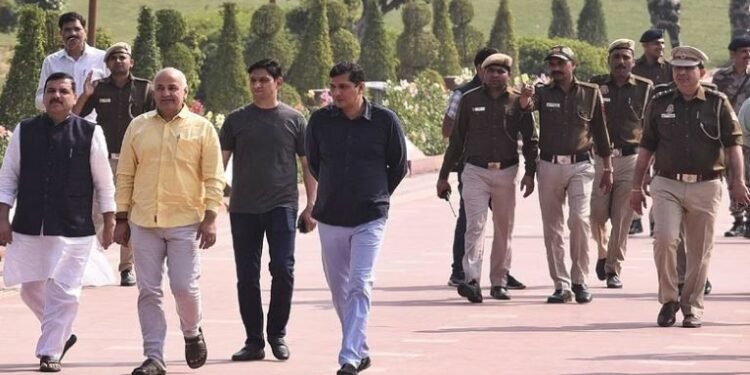 नयाँदिल्लीका उपमुख्यमन्त्री मनिष सिसोदिया पक्राउ